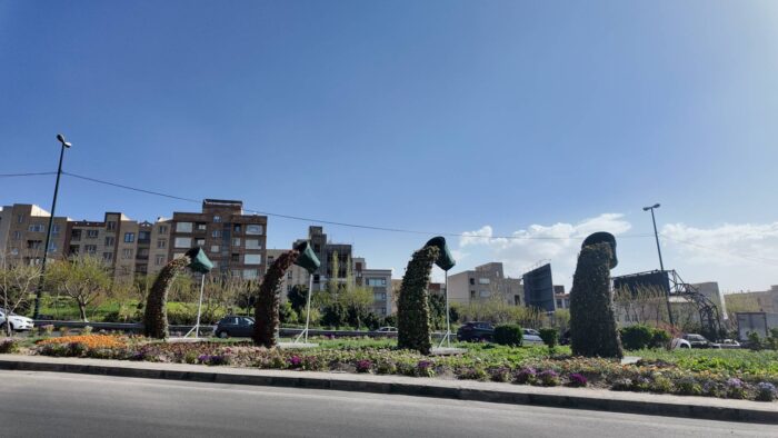 استقرارالمان های توپیاری در ورودی بزرگراه شیخ فضل الله
