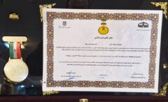 بنیاد برکت نشان «حامی مدرسه‌سازی سال ۱۴۰۴» را دریافت کرد