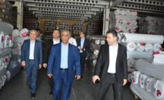 بازدید مدیرعامل بانک صنعت ومعدن از صنعت پیشران نساجی کشور؛ حمایت از شرکت دانش‌بنیان و صادرکننده برتر در حوزه تولید پارچه‌های رومبلی و پرده‌ای