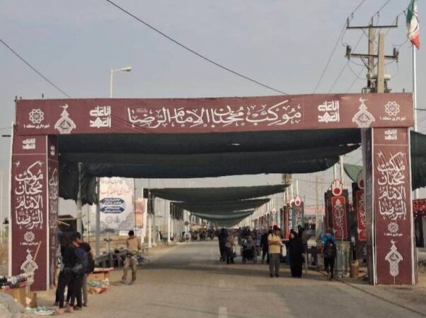 روایتگری عاشورایی در مسیر زائران اربعین در شلمچه روایتگری عاشورایی در مسیر زائران اربعین در شلمچه