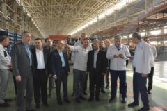 بازدید مدیرعامل بانك صنعت و معدن از شركت پارس خودرو برای حمایت از تولید داخلی