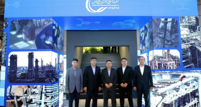بازدید مدیرعامل پتروشیمی شهید تندگویان از غرفه های صنایع پاییندستی در آخرین روز نمایشگاه ایرانپلاست بازدید مدیرعامل پتروشیمی شهید تندگویان از غرفه های صنایع پاییندستی در آخرین روز نمایشگاه ایرانپلاست