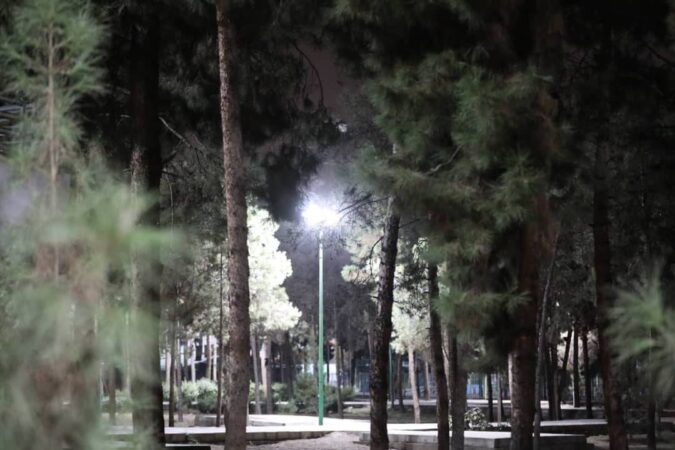 نصب پرژکتورهای روشنایی بوستانهای منطقه ۱۹ به ۱۲۰۰ عدد رسید نصب پرژکتورهای روشنایی بوستانهای منطقه ۱۹ به ۱۲۰۰ عدد رسید