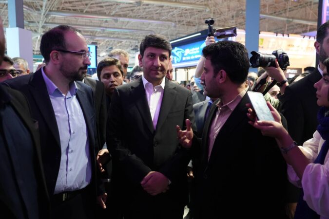 وزیر ارتباطات از غرفه رایتل در نمایشگاه الکامپ ۱۴۰۴ بازدید کرد وزیر ارتباطات از غرفه رایتل در نمایشگاه الکامپ ۱۴۰۴ بازدید کرد