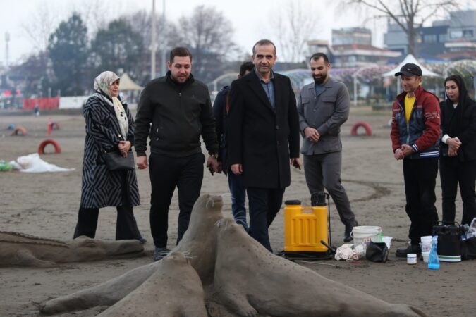جشنواره مجسمههای شنی در ساحل منطقه آزاد انزلی برگزار شد جشنواره مجسمههای شنی در ساحل منطقه آزاد انزلی برگزار شد