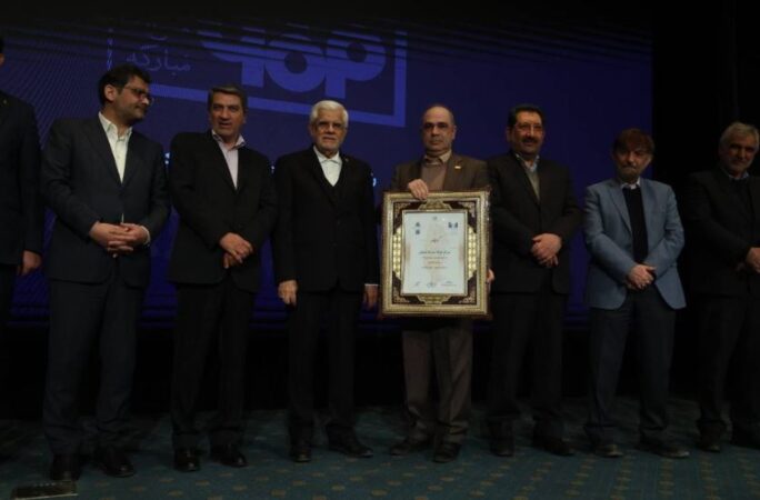 درخشش با کسب رتبه‌های اول فروش و بازده فروش در گروه فلزات آهنی و رتبه‌های سوم ارزش‌افزوده، سودآوری، اشتغال‌زایی و ارزش بازار برتر