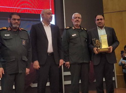 اعطای نشان اقتصاد مقاومتی به مدیرعامل شرکت نفت ستاره خلیج فارس