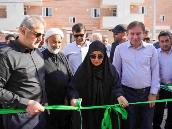 در سفر وزیر راه و شهرسازی به استان بوشهر کلید ۳۴۰ واحد نهضت ملی در برازجان تحویل شد