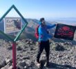 ادامه مسیر «سیمرغ ایران» به یاد شهدای وطن؛ فتح بام‌های زنجان و سمنان توسط کوهنورد اروندی