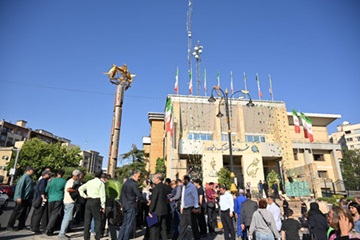 تندیس مقاومت و ایثار؛ رونمایی از المان‌های یادبود شهدای جنگ ۱۲ روزه در منطقه یک